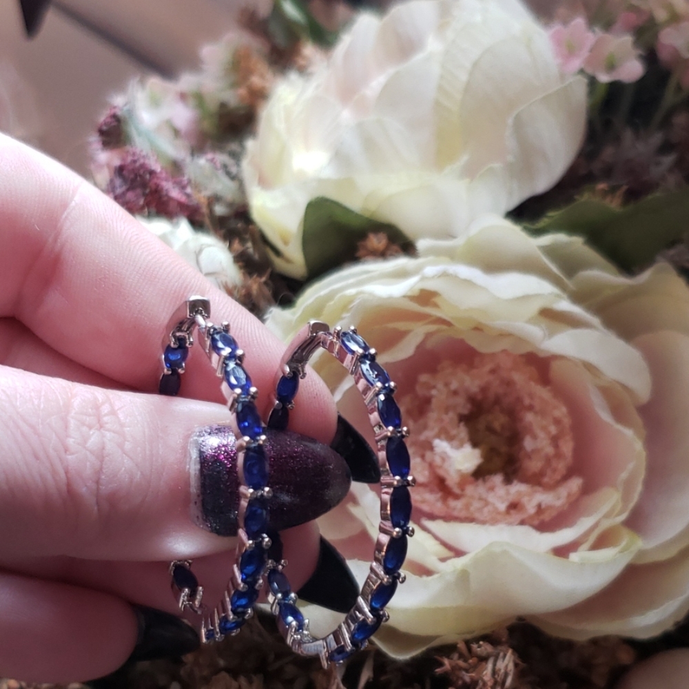 🎀Clearance🎀 .925 silver sapphire hoops. Double sided In-out Stones - Picture 4 of 9
